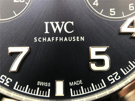 万国大型飞行员系列IW502703。年历大飞全真功能，7天动能 Big Pilot 年历表 表为基础，最特别之处是将整个金质摆陀雕刻成 小王子站在星球上 表壳采用了316L钢电18k金 46mm 商品图5