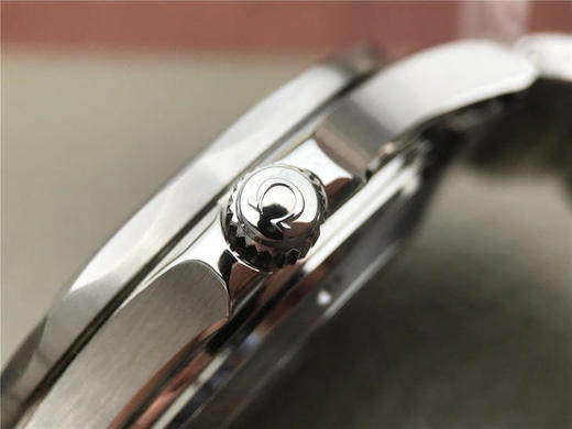 v6欧米茄007子弹头限量版海马300米系列212.30.41.20.01.005。 瑞士2836自动机械机芯,41毫米男士 材质：精钢，可单向旋转表圈 精钢表带 商品图9