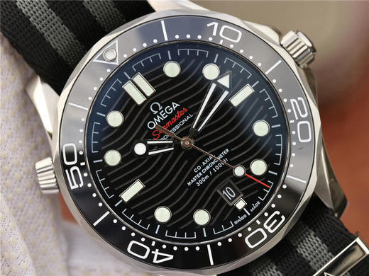 VS欧米茄全新海马300 米42MM 潜水表 搭载布带 抢先体验！男士腕表，自动机械机芯，透底 商品图3