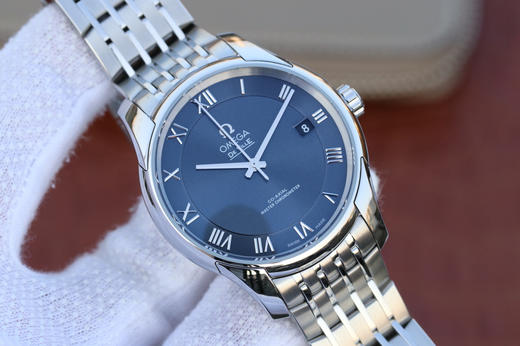 V6欧米茄碟飞431.10.41.21.02.001，进口MIYOTA8215改8500同轴机芯 原版开模 细节如下:1、字面罗马丁采用分体罗马丁，精钢表带，男士 商品图1