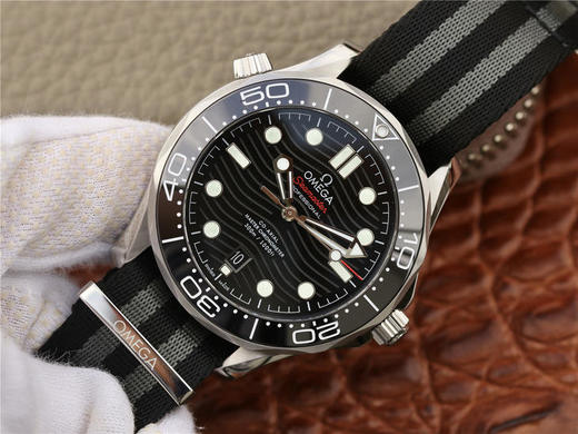 VS欧米茄全新海马300 米42MM 潜水表 搭载布带 抢先体验！男士腕表，自动机械机芯，透底 商品图2