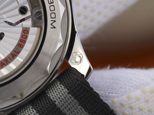 VS欧米茄全新海马300 米42MM 潜水表 搭载布带 抢先体验！男士腕表，自动机械机芯，透底 商品图5