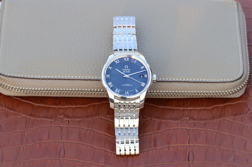 V6欧米茄碟飞431.10.41.21.02.001，进口MIYOTA8215改8500同轴机芯 原版开模 细节如下:1、字面罗马丁采用分体罗马丁，精钢表带，男士 商品图6