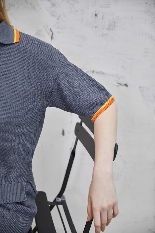 t恤领撞色塌肩女套衫sjs19w011n