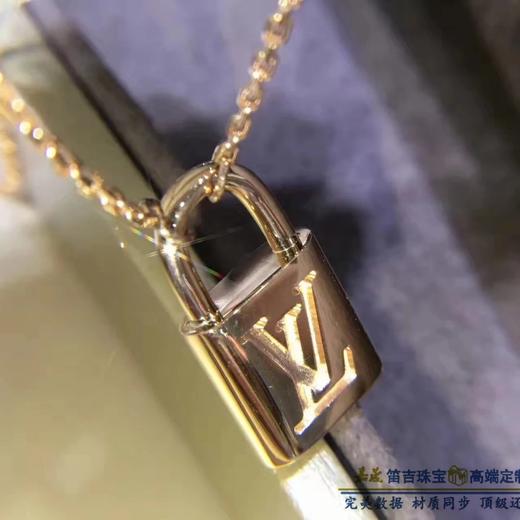 lv锁头镶钻项链