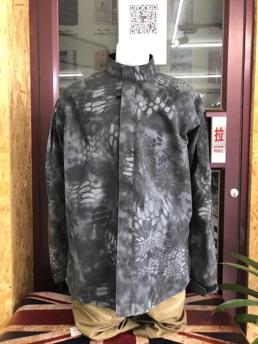 L码适合（180斤左右）一个颜色就一件！威特斯蟒纹迷彩战术衬衣，收藏款 商品图0