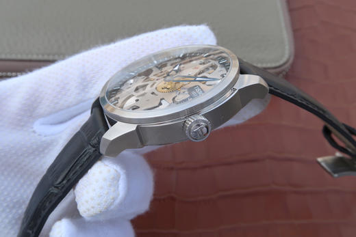 TW天梭T-CLASSIC系列T070.405.16.411.006497手动机械机芯,43毫米直径，男士手表，材质：316l精钢，机芯直径：36.6毫米机芯 商品图5