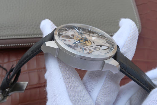 TW天梭T-CLASSIC系列T070.405.16.411.006497手动机械机芯,43毫米直径，男士手表，材质：316l精钢，机芯直径：36.6毫米机芯 商品图6