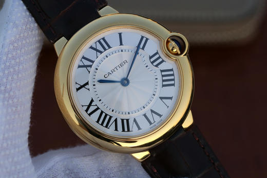 卡地亚蓝气球46mm超大号新款首发』，蓝气球系列W6920054。采用稳定性超强的进口9015自动机械机芯  蓝宝石镜面 原版剑型指针 焠火烤钢蓝指针  46mm 厚度仅有7.05m 商品图1