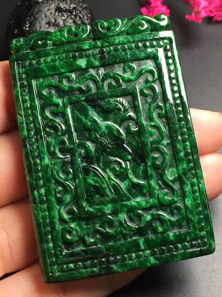 10099翡翠干青虎挂件