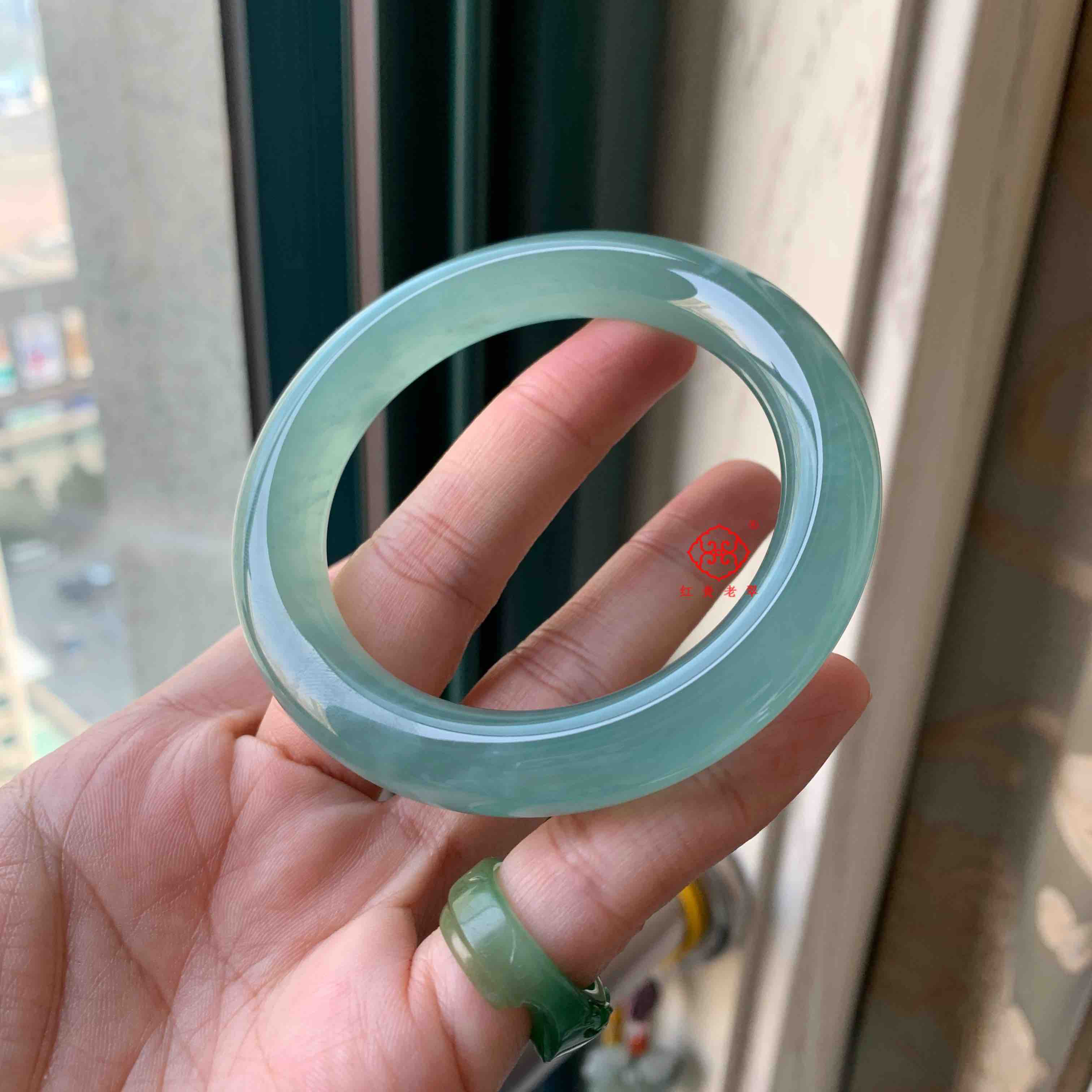 纯冰种蓝水圆条手镯美到没有需要形容完美厚实胶感十足仅有些许絮请