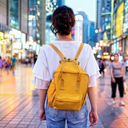 2-8人市内小团可选独立成团洪崖洞+磁器口古镇+轻轨穿楼一日游【可包车·酒店接送】 商品图1