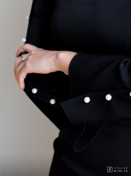 AtelierMissLu / Janel-光泽黑珍珠纽扣装饰连身裙 商品图8