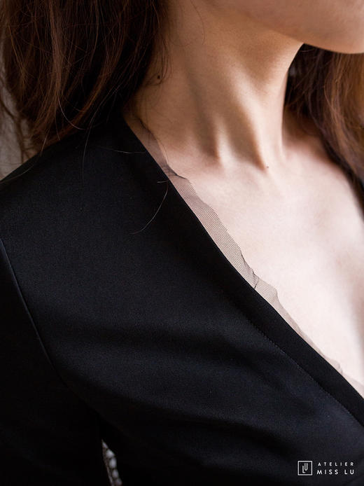 AtelierMissLu / Carly-黑色拼纱荷花袖连衣裙 商品图2