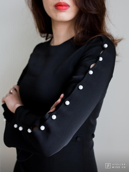 AtelierMissLu / Janel-光泽黑珍珠纽扣装饰连身裙 商品图6