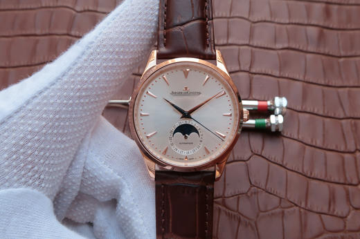 VF乱真版积家薄大师玫瑰金，目前市面 做到日历和月相所有功能和原装机芯一致 机芯采用稳定性 强的9015改装 原版Cal．925 商品图0
