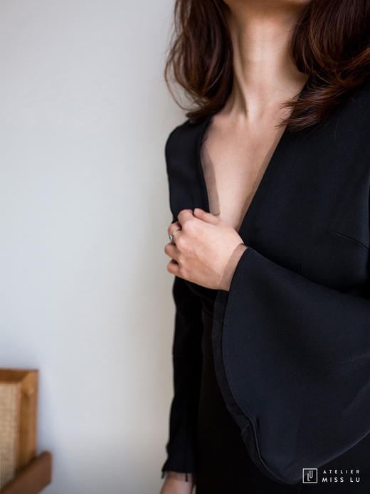 AtelierMissLu / Carly-黑色拼纱荷花袖连衣裙 商品图6