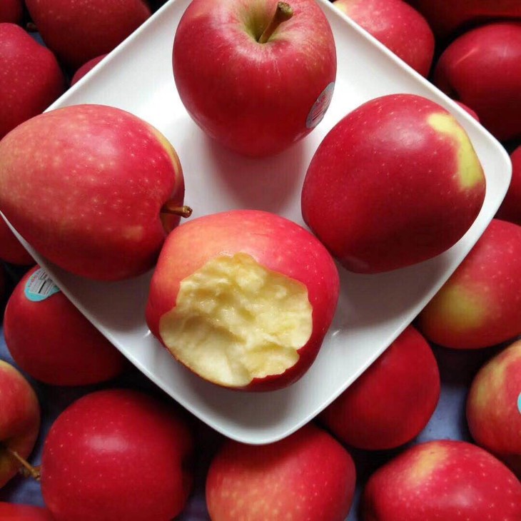 新西兰微风苹果,12颗约2kg,外表鲜红,口感爽脆,来自于偶然发现的天然