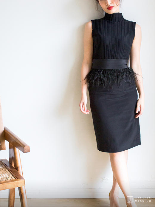 AtelierMissLu / Virgina-光泽黑羽毛装饰半裙 商品图0