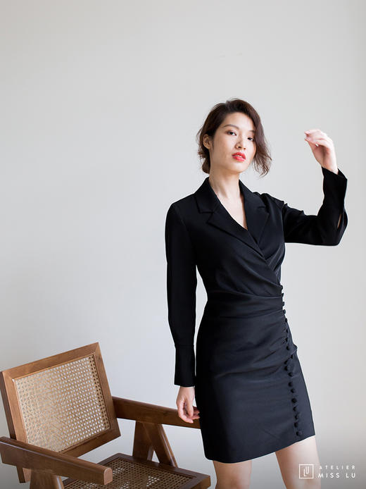 AtelierMissLu / Abby-光泽黑排扣西装裙 商品图1