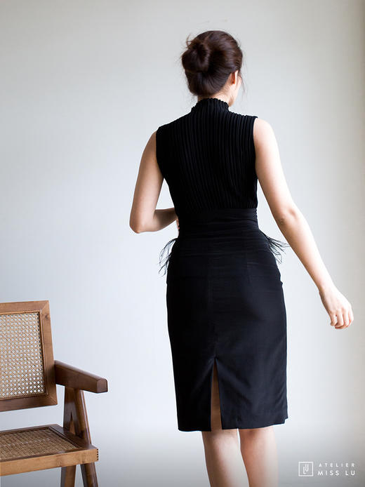 AtelierMissLu / Virgina-光泽黑羽毛装饰半裙 商品图3