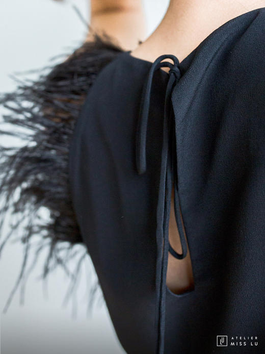 AtelierMissLu / Aly-光泽黑羽毛装饰连身裙 商品图5