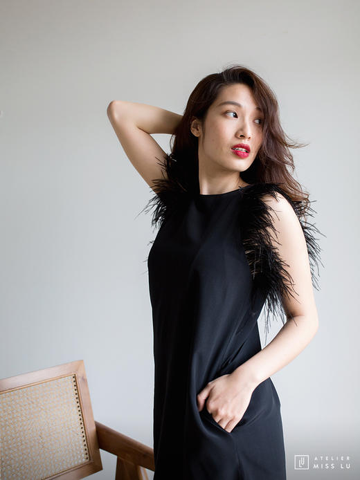 AtelierMissLu / Aly-光泽黑羽毛装饰连身裙 商品图8