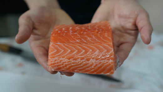 【特惠8折】鲜切急冻挪威三文鱼,  165/斤，刺身级，产地：挪威 商品图1