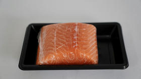 【特惠8折】鲜切急冻挪威三文鱼,  165/斤，刺身级，产地：挪威