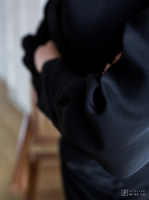 AtelierMissLu / Abby-光泽黑排扣西装裙 商品图4