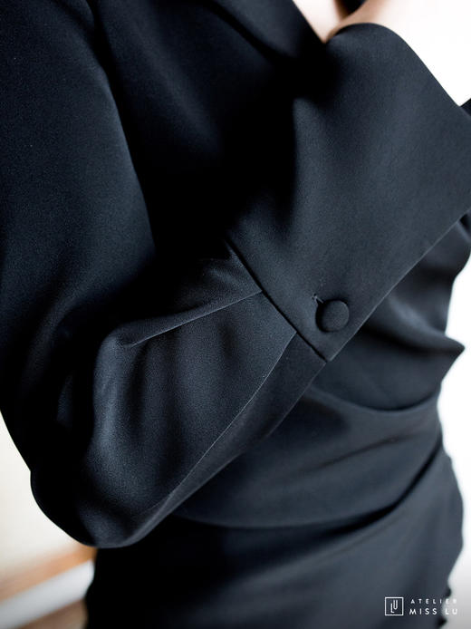 AtelierMissLu / Abby-光泽黑排扣西装裙 商品图2