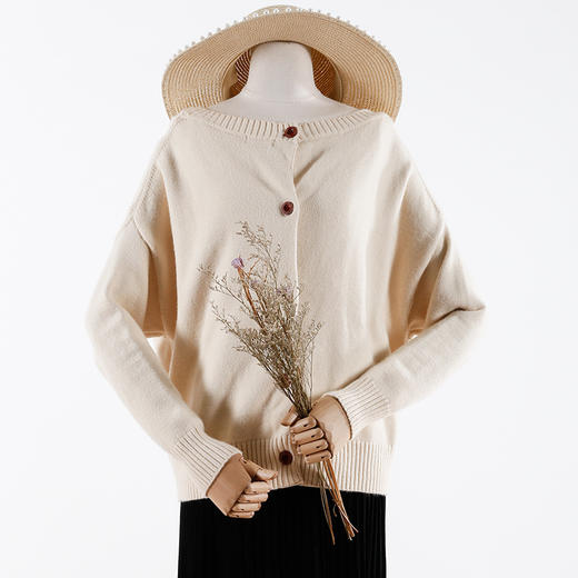 【服饰鞋包】日韩秋冬新款兔绒包芯纱毛衣开衫外套套头宽松复古正反穿针织开衫 商品图5