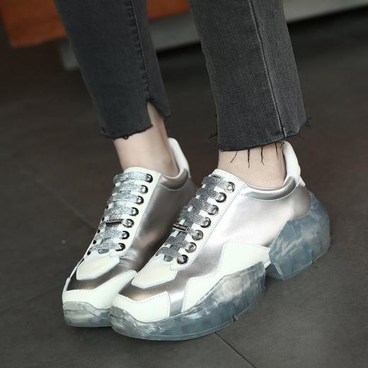 【服饰鞋包】网红新品板鞋风透明果冻底运动鞋女时尚镭射面平底休闲鞋 商品图2