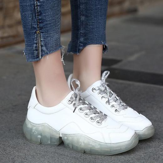 【服饰鞋包】网红新品板鞋风透明果冻底运动鞋女时尚镭射面平底休闲鞋 商品图3