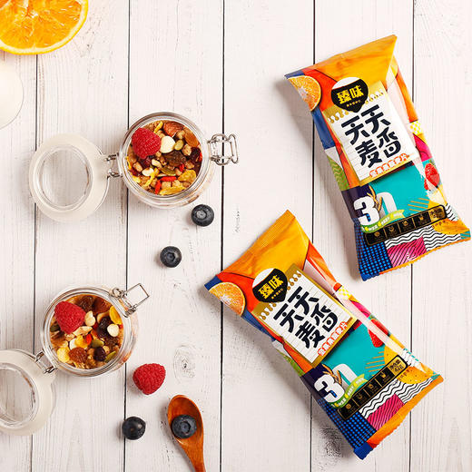 臻味 坚果燕麦片 儿童孕妇即食冲饮谷物营养早餐水果燕麦代餐奇亚籽可干吃 天天麦香麦片礼盒装1260g 商品图3