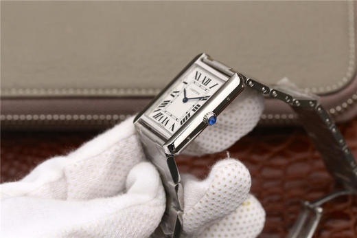 k11卡地亚TANK 坦克系列石英款式女表，有小号31X24mm和大号33X27mm,dingji完美复刻，细节打磨，指针颜色，把头弧度，原厂鳄鱼皮带 商品图7