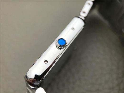 k11卡地亚TANK 坦克系列石英款式女表，有小号31X24mm和大号33X27mm,dingji完美复刻，细节打磨，指针颜色，把头弧度，原厂鳄鱼皮带 商品图8