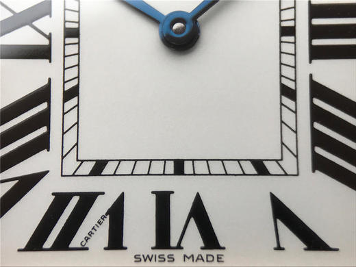 k11卡地亚TANK 坦克系列石英款式女表，有小号31X24mm和大号33X27mm,dingji完美复刻，细节打磨，指针颜色，把头弧度，原厂鳄鱼皮带 商品图5