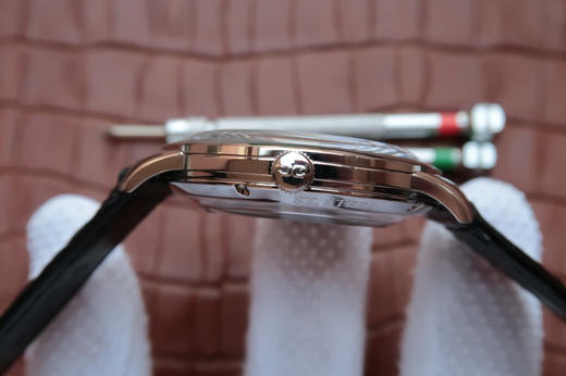 FK格拉苏蒂原创。 型号：1-39-52-08-02-01。进口9015改原装cal.39自动机械机芯，系列：20世纪复古cal.39自动机械,39毫米直径，皮表带， 商品图4