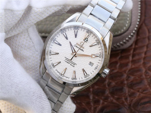 XF欧米茄海马150米系列231.10.42.21.02.006，钢带/皮带。8507自动机械,41.5毫米,男士 表径：41.5毫米 表镜材质：圆弧形双面防反光耐磨损（黑白蓝三色） 商品图2