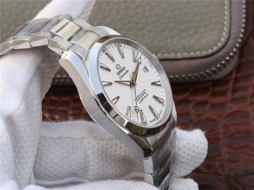 XF欧米茄海马150米系列231.10.42.21.02.006，钢带/皮带。8507自动机械,41.5毫米,男士 表径：41.5毫米 表镜材质：圆弧形双面防反光耐磨损（黑白蓝三色） 商品图4