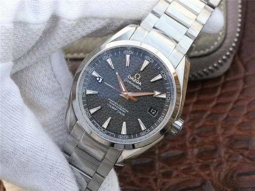 XF欧米茄海马150米系列231.10.42.21.02.006，钢带/皮带。8507自动机械,41.5毫米,男士 表径：41.5毫米 表镜材质：圆弧形双面防反光耐磨损（黑白蓝三色） 商品图11