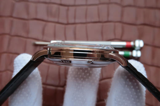 FK格拉苏蒂原创。 型号：1-39-52-08-02-01。进口9015改原装cal.39自动机械机芯，系列：20世纪复古cal.39自动机械,39毫米直径，皮表带， 商品图5