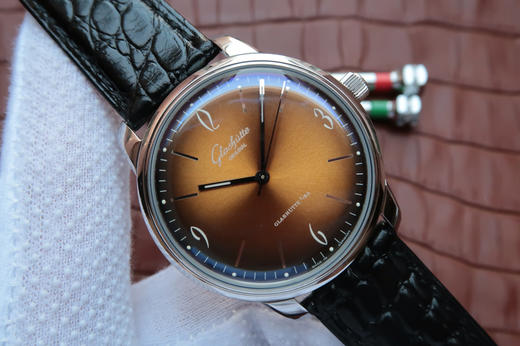 FK格拉苏蒂原创。 型号：1-39-52-08-02-01。进口9015改原装cal.39自动机械机芯，系列：20世纪复古cal.39自动机械,39毫米直径，皮表带， 商品图2