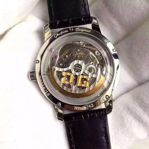 FK格拉苏蒂原创。型号：1-39-52-01-02-04，系列：20世纪复古，男士，透底。全自动机械机芯，精钢外壳，39毫米，9.4毫米，镀银表盘。 商品图3