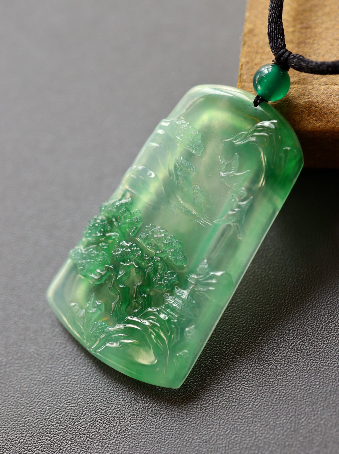 冰种阳绿翡翠山水雕牌