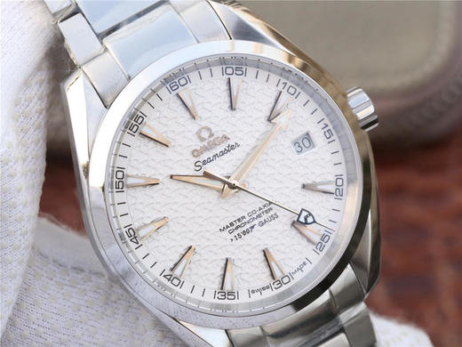 XF欧米茄海马150米系列231.10.42.21.02.006，钢带/皮带。8507自动机械,41.5毫米,男士 表径：41.5毫米 表镜材质：圆弧形双面防反光耐磨损（黑白蓝三色） 商品图3