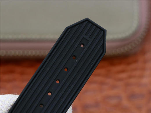 HB宇舶表年度 作品——宇舶BIG BANG系列411.JX.4802.RT“全透腕表”。 商品图10