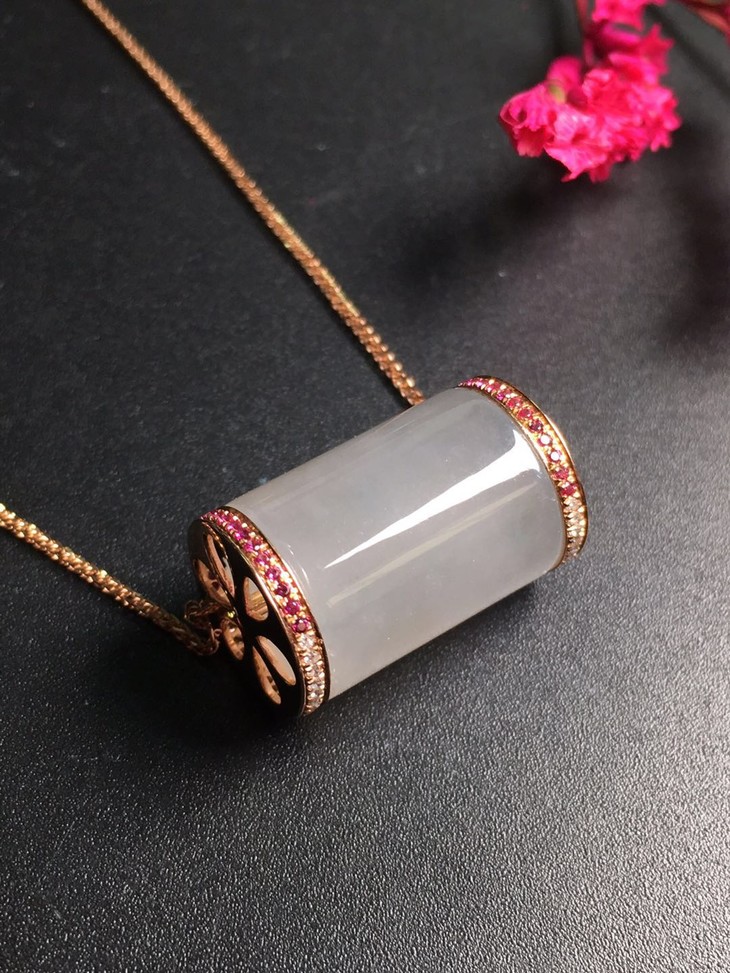 10151翡翠18k镶嵌路路通吊坠