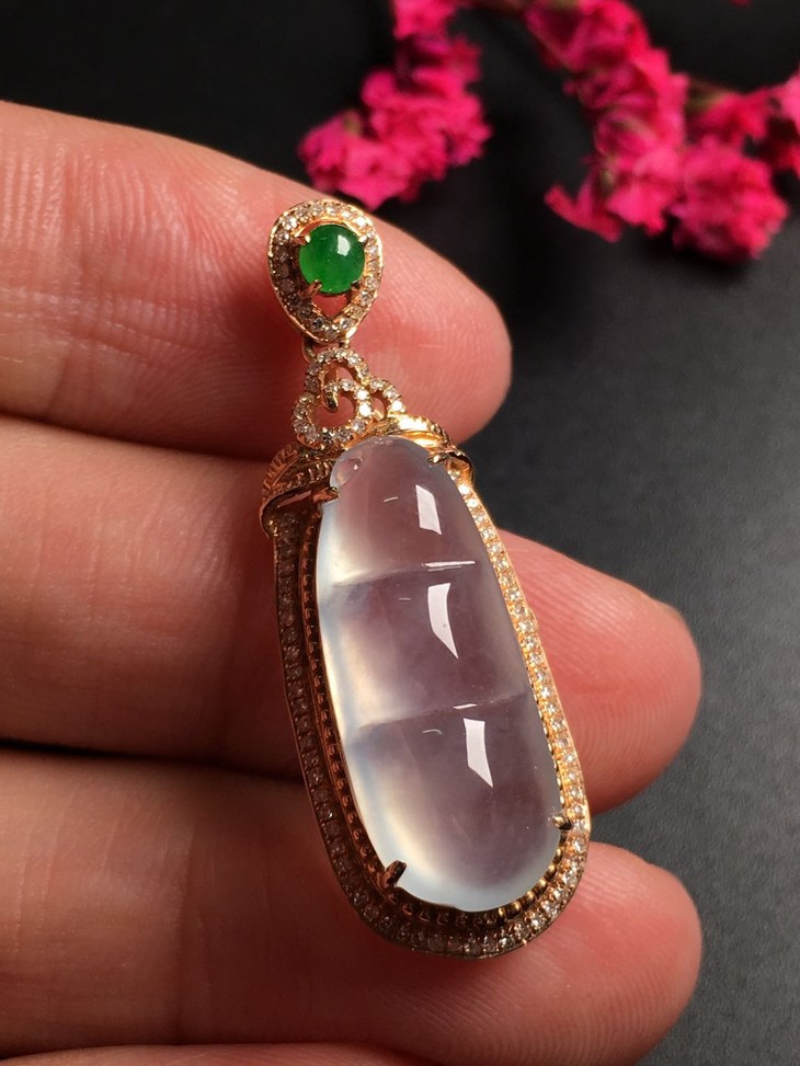 10153翡翠18k镶嵌冰种福豆吊坠